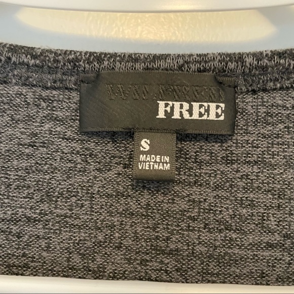 Wilfred Free heathered black/grey knit crop top size S - Picture 2 of 3
